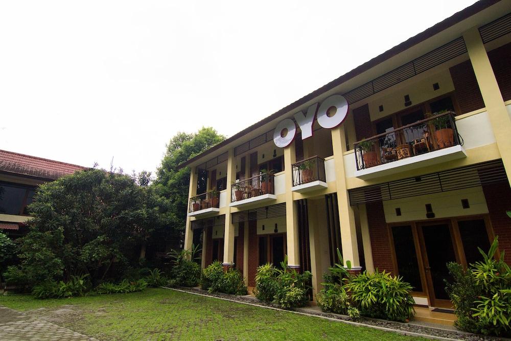 Urbanview Sasono Putro Condoongcatur By Reddoorz Kejayan Buitenkant foto