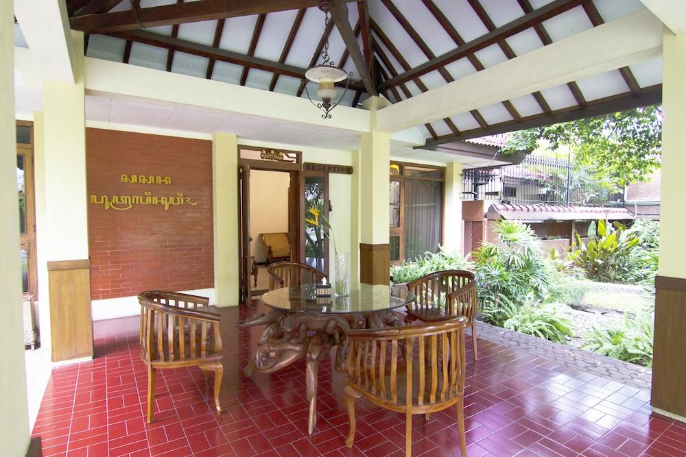 Urbanview Sasono Putro Condoongcatur By Reddoorz Kejayan Buitenkant foto