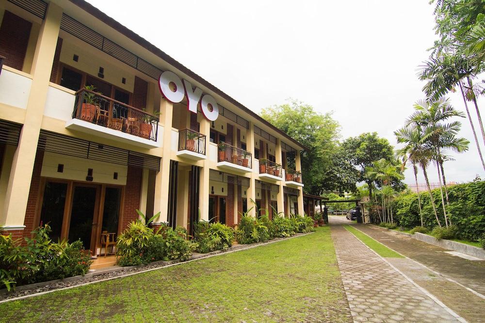Urbanview Sasono Putro Condoongcatur By Reddoorz Kejayan Buitenkant foto