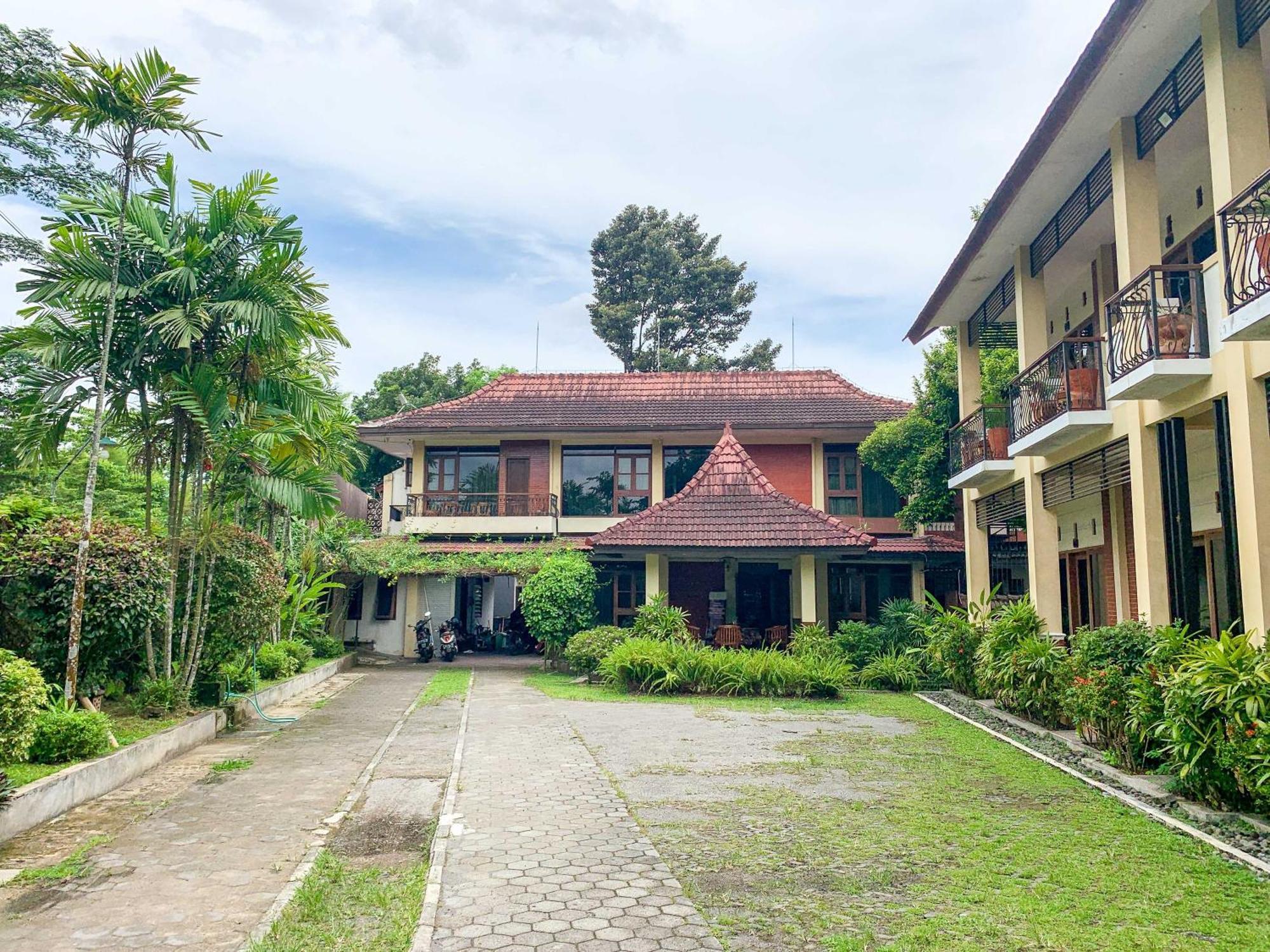 Urbanview Sasono Putro Condoongcatur By Reddoorz Kejayan Buitenkant foto