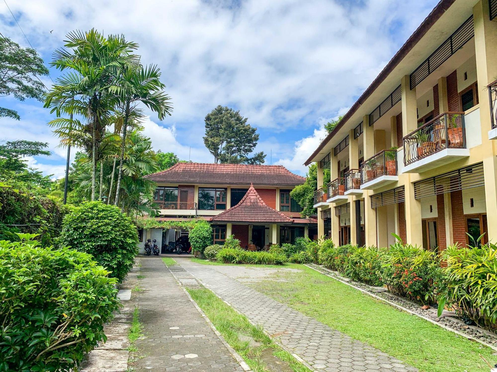 Urbanview Sasono Putro Condoongcatur By Reddoorz Kejayan Buitenkant foto
