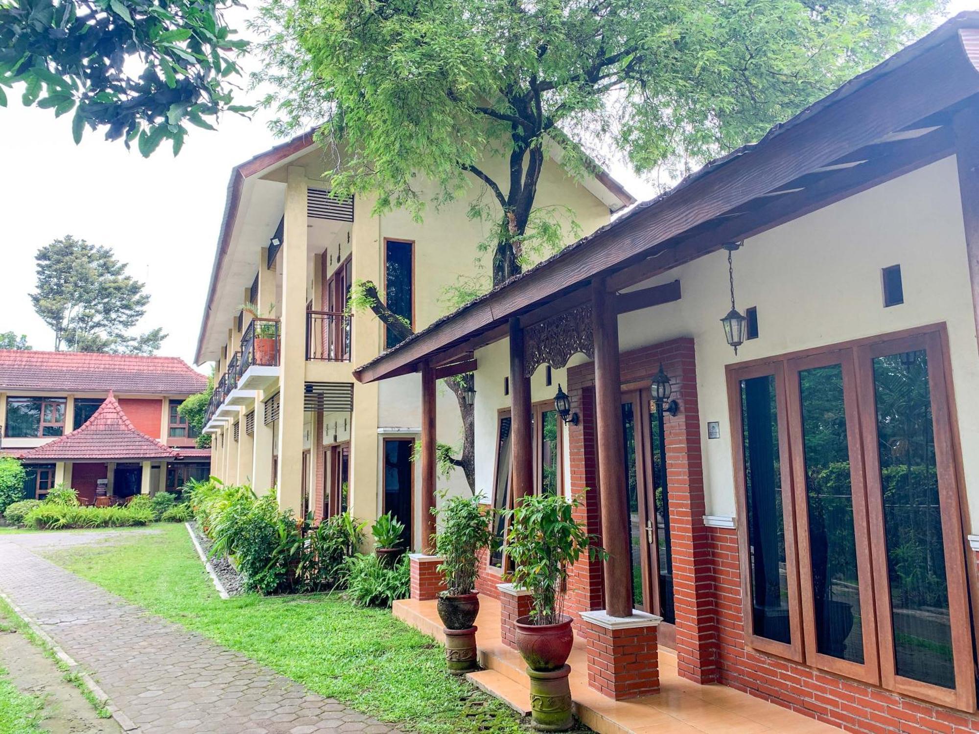 Urbanview Sasono Putro Condoongcatur By Reddoorz Kejayan Buitenkant foto