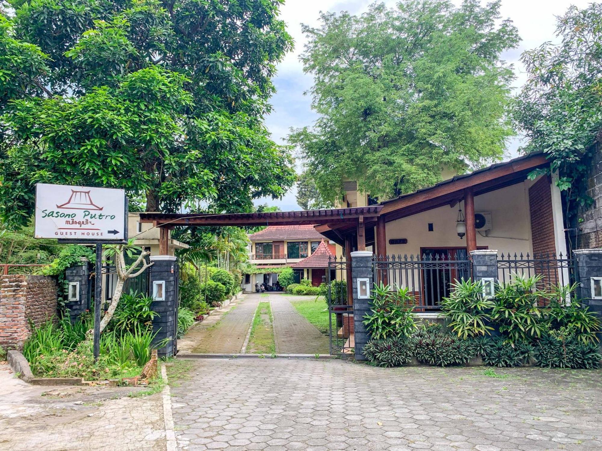 Urbanview Sasono Putro Condoongcatur By Reddoorz Kejayan Buitenkant foto