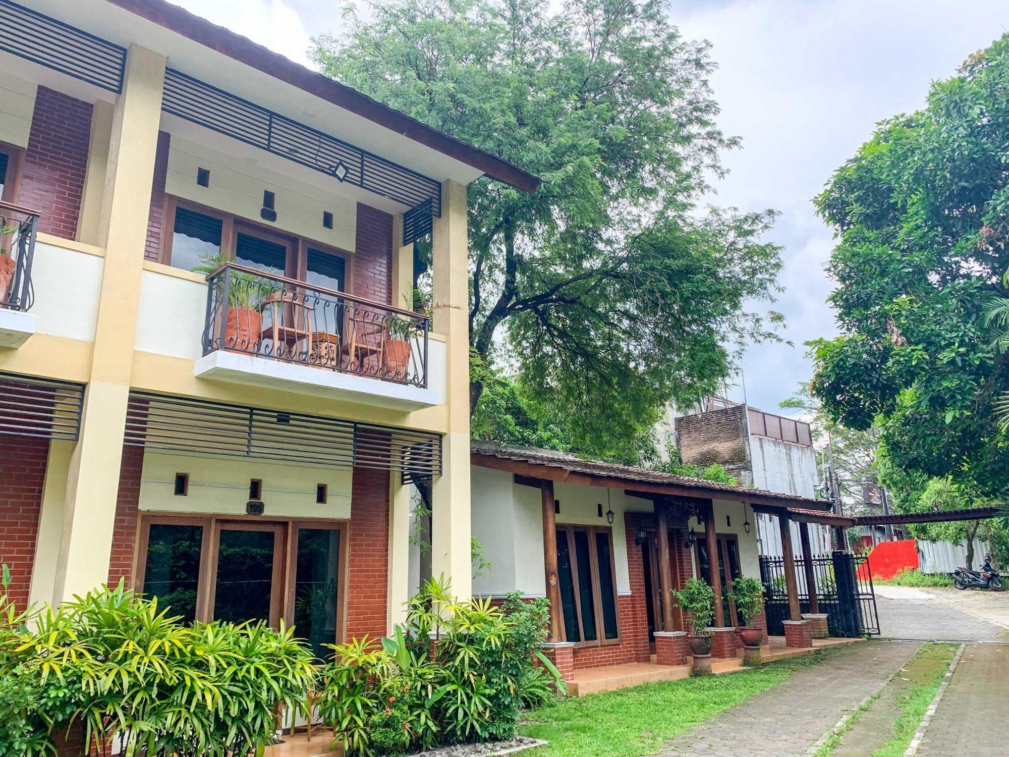 Urbanview Sasono Putro Condoongcatur By Reddoorz Kejayan Buitenkant foto